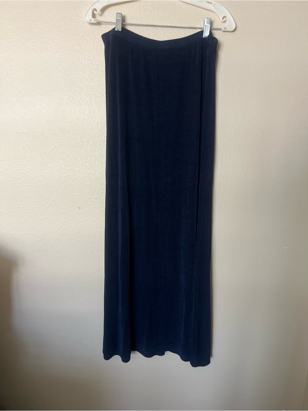 Softwear 90’s slinky Women's Navy Maxi Skirt - Classic Straight Silhouette